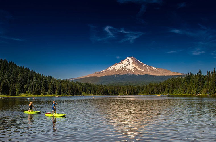  Hồ nước đẹp mê hồn Trillium ở băng Oregon, Mỹ. Địa điểm hấp dẫn này rất thích hợp cho việc câu cá, cắm trại và chụp ảnh.